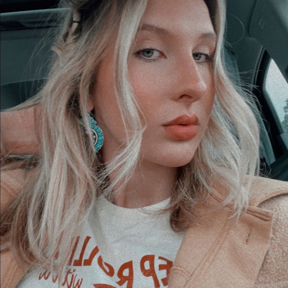 Meet your Posher, Mirissa
